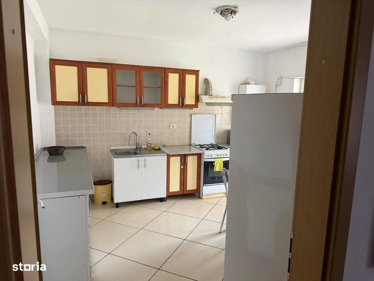Casă cu 4 camere decomandat în Central
