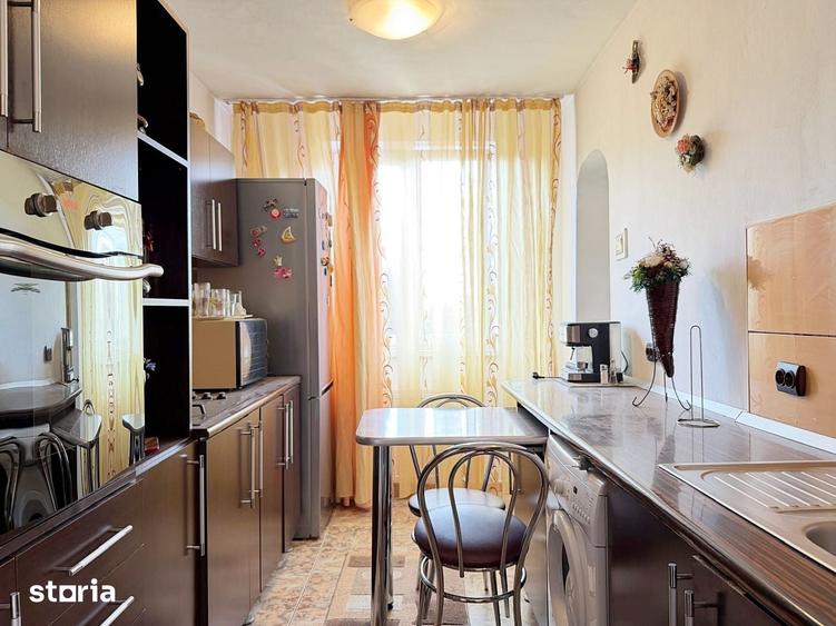 Apartament cu 4 camere semidecomandat în Decebal