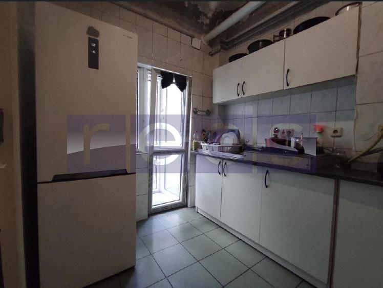 Apartament cu 4 camere decomandat în Calea Călărașilor