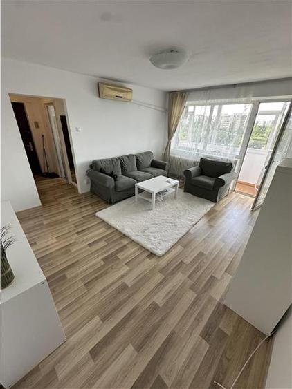 Apartament cu 3 camere decomandat în Drumul Taberei