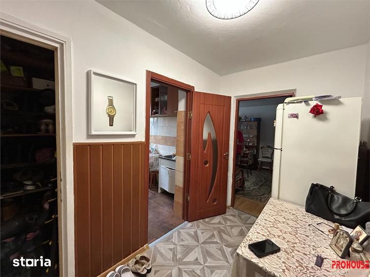 Apartament cu 3 camere semidecomandat în Republicii
