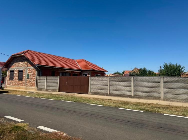 Casă individuală cu 4 camere cu Teren 600 Mp în Central