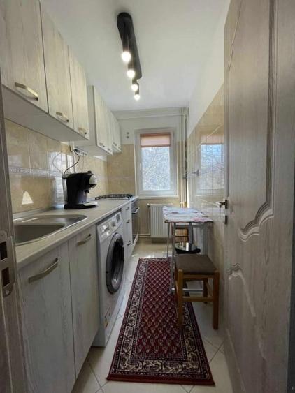 Apartament cu 2 camere semidecomandat, mobilat în Tomis Nord