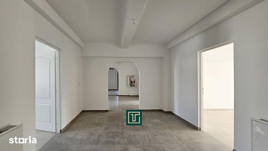 Spațiu comercial, de 2,704 mp, în Central