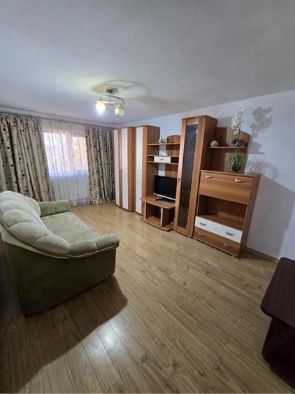 Apartament cu 2 camere decomandat în Broșteni