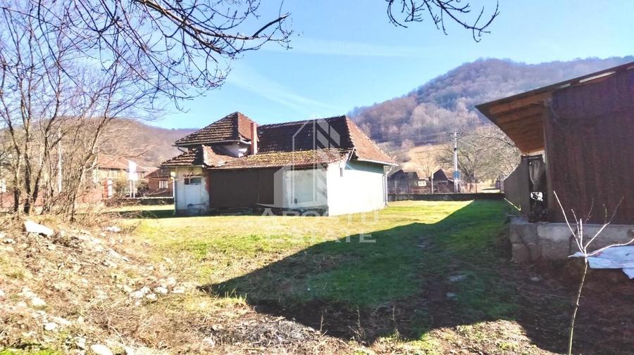 Casă individuală cu 2 camere cu Canalizare în Lazuri