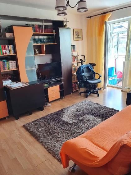 Ap. 3 camere , posibilitate in rate timp de 1 an ( acte notariat), Piata 1 Mai  - 4