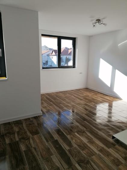 O jumatate de duplex, 5 camere zona friedorf - 8