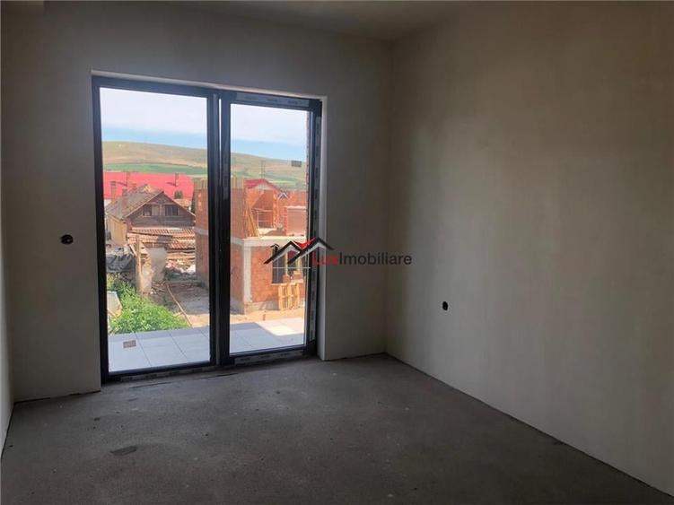 Duplex 4 camere, 120 mp utili,teren liber intre 50 si 150 mp. Zona foarte buna d - 11