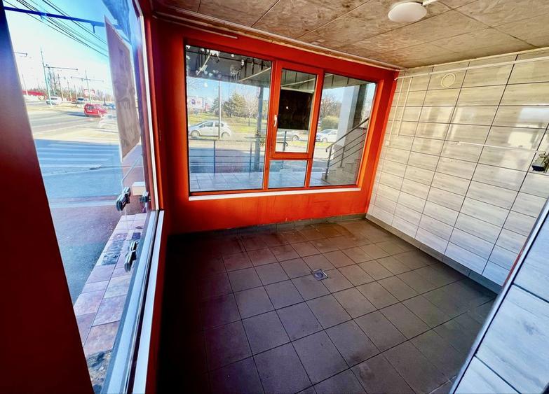 Spatiu comercial ultracentral cu terasa pe bulevard Arad - 1