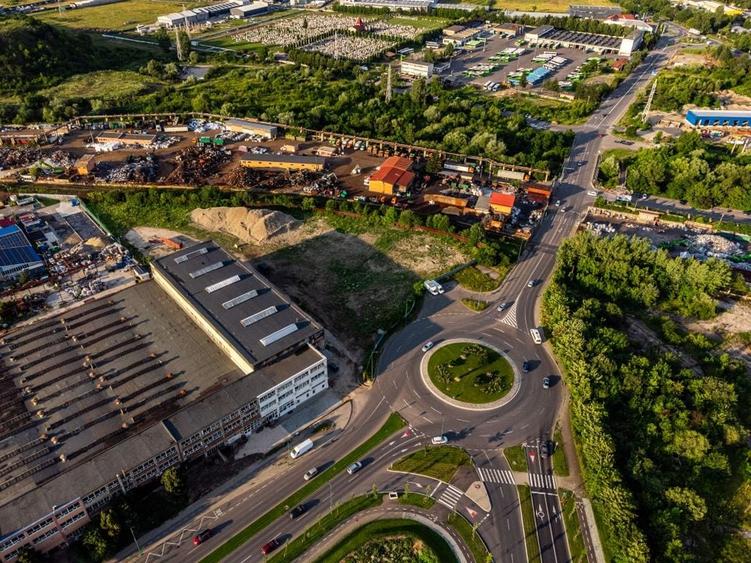 TEREN IN SENS GIRATORIU - 8