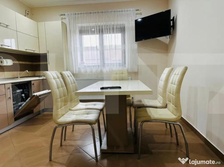 Casa spatioasa cu 5 dormitoare, doua bucatarii si teren de 1 - 1