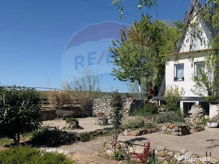 Casa / Vila cu 4 camere de vanzare - 2