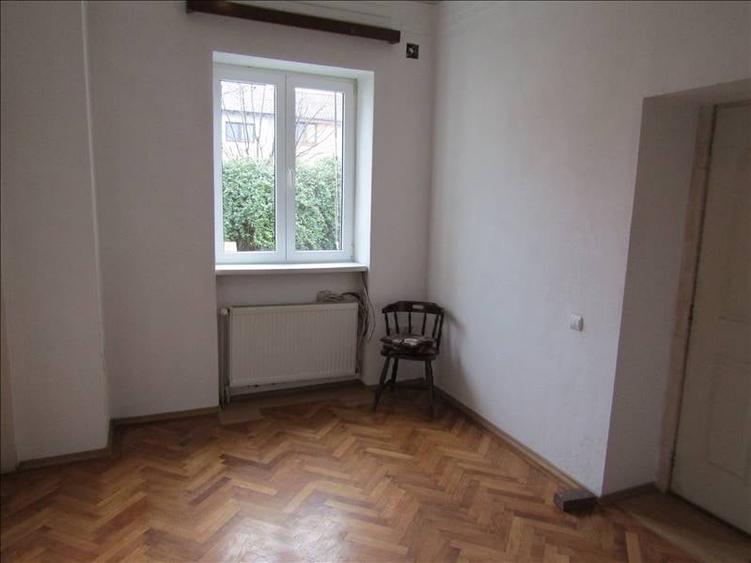 Casa singur in curte, central,  zona Stefan Cel Mare - 2