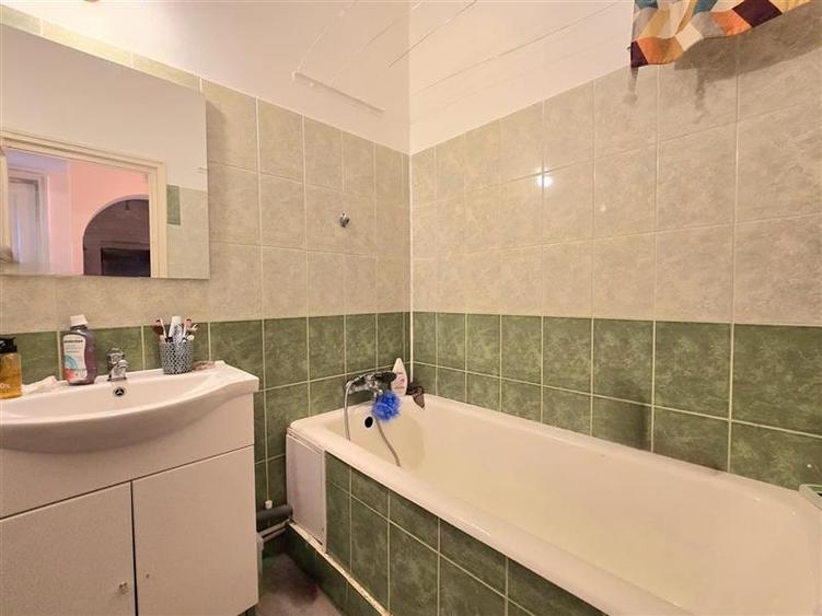 AP.2 CAM.DECOM, ET.2/3 BOXA BLOC RUSESC BUCURESTII NOI METROU BAZILESCU - 19