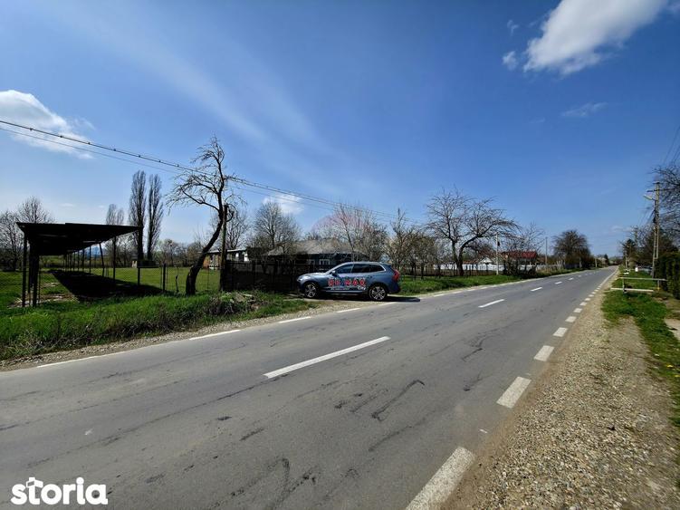 Spațiu comercial, de 400 mp, în Girov