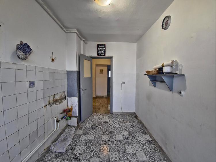 Ultracentral Tomis Mall 3 camere decomandat etaj 3/7 - 23