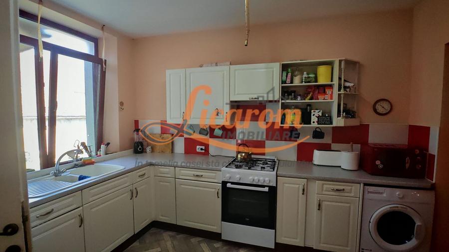 CASA SASEASCA comuna VULCAN,zona foarte buna,teren 3000 mp - 2