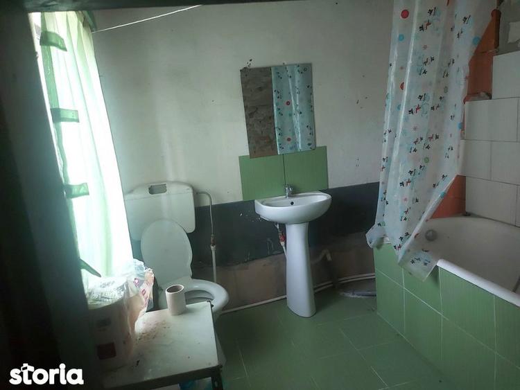 Casa de renovat cu teren 2570 mp in loc. Teiu jud. Arges - 5