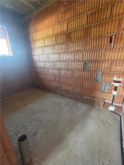 Utvin- toate utilitatile- 4 camere- bucatarie inchisa - 3