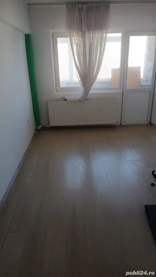 Inchiriez apartament 3 camere - 4