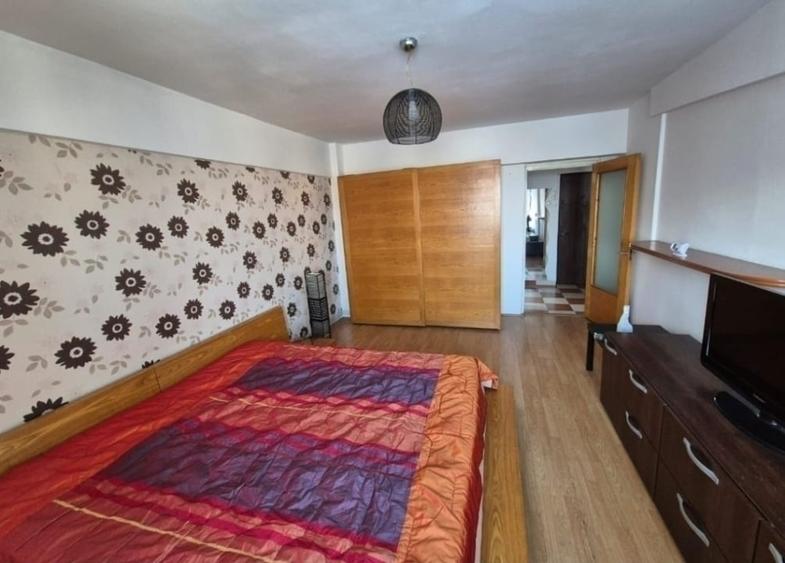 Hala Centrala- Etaj intermediar-Bloc 1987 - 4