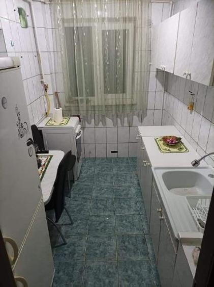 Apartament cu 3 camere semidecomandat în Lupeni - 2