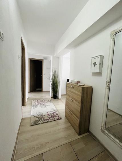 Vand apartament cu 3 camere ultra central - 1