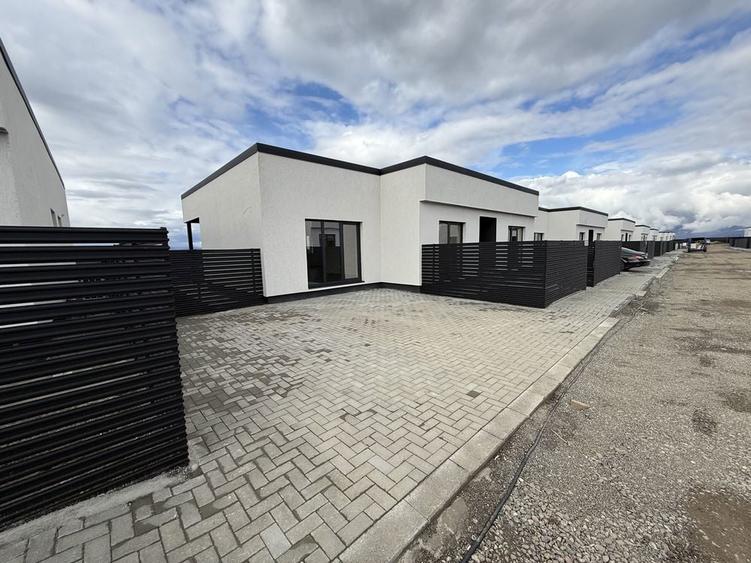 Vand casa individuala , din caramida,4 camere, 2 bai, cartier Izvor - 4