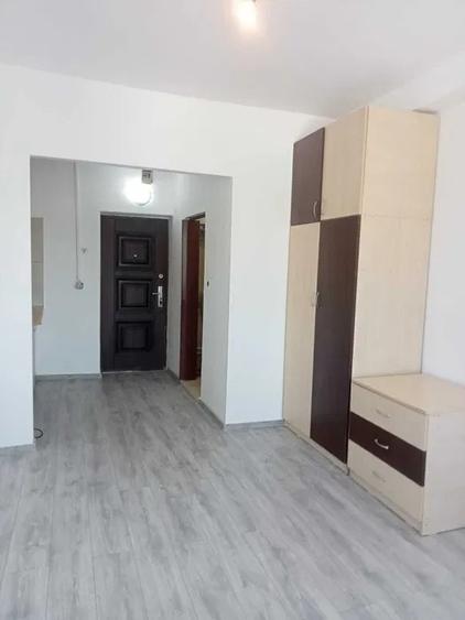 Garsoniera, etajul 2/4, zona Dacia - 3