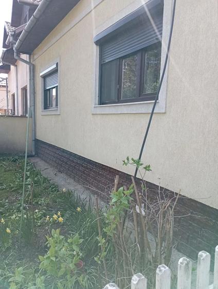 Casa -constructie solida-garaj-curte-zona Gojdu Deva - 1