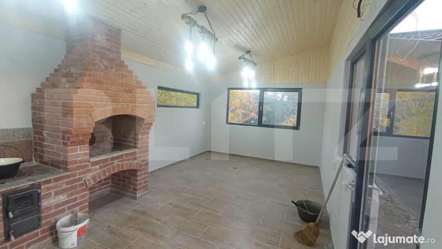 Cabana de vanzare, 10 camere cu baie proprie fiecare, 270 m - 2
