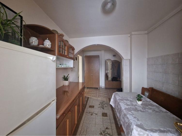 Inchiriez apartament 2 camere zona ULTRACENTRALA - 350 euro - 6