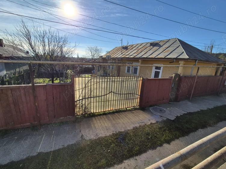 Vanzare casa 3 camere din caramida si dependinte inclusiv teren intravilan in oras Tecuci - 1