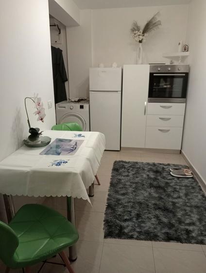 Vand garsoniera Ultracentral Piatra Neamt 37.000 piata 22 Decembrie - 7