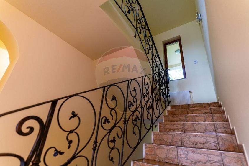 Vila /Pensiune 6 camere in Cristur, jud Hunedoara - 16