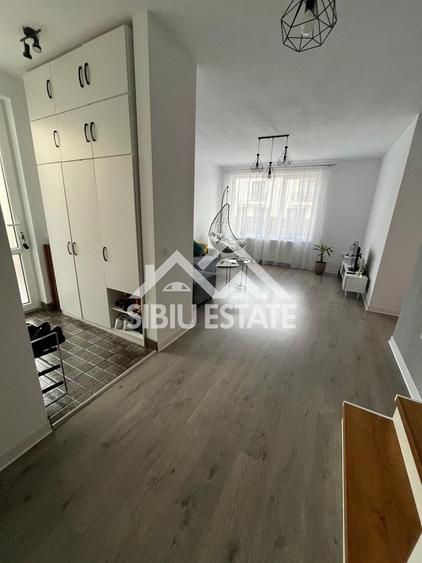 Casa cvadruplex de vanzare 4 camere, curte proprie - 2