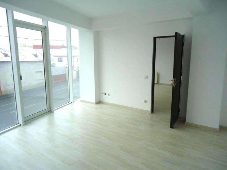 Apartament nou cu 3 camere, confort sporit, 100mp, etaj 1, finisat modern, in Centru - 1