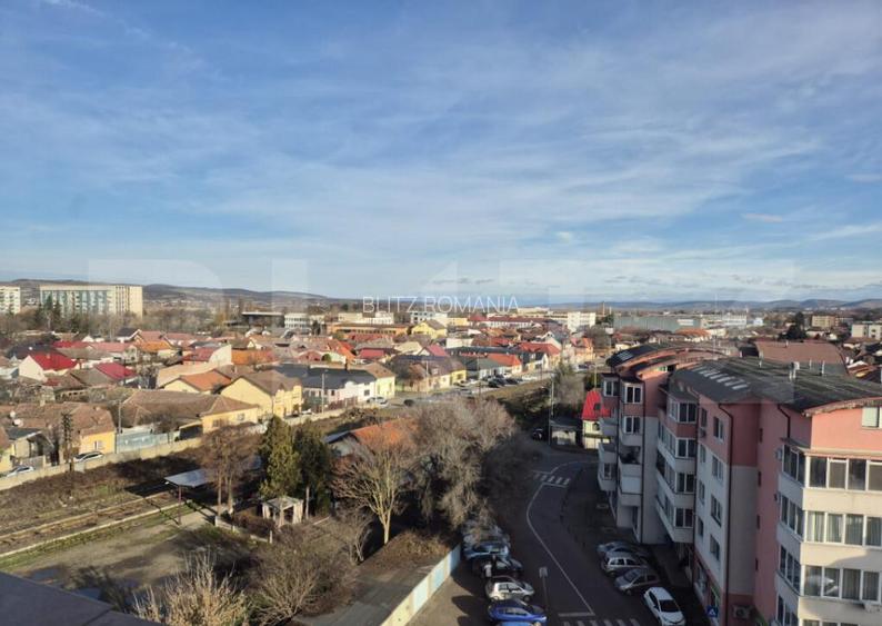 Apartament spa?ios cu 4 camere si parcare in 7 Noiembrie