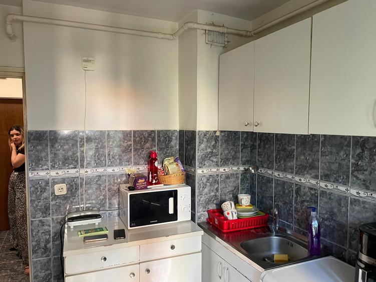 Calea Calarasilor, garsoniera spatioasa , bloc 1990, 104000 E. - 7