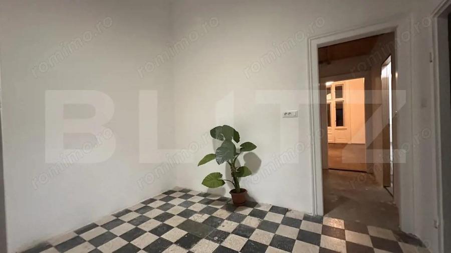 Apartament ultracentral cu o camera, terasa de 38mp ?i balcon 3mp - 1