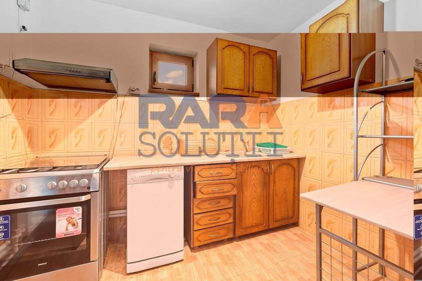 Vilă cu 6 dormitoare, 2 garaje, anexe multiple - 2076 mp teren - 8