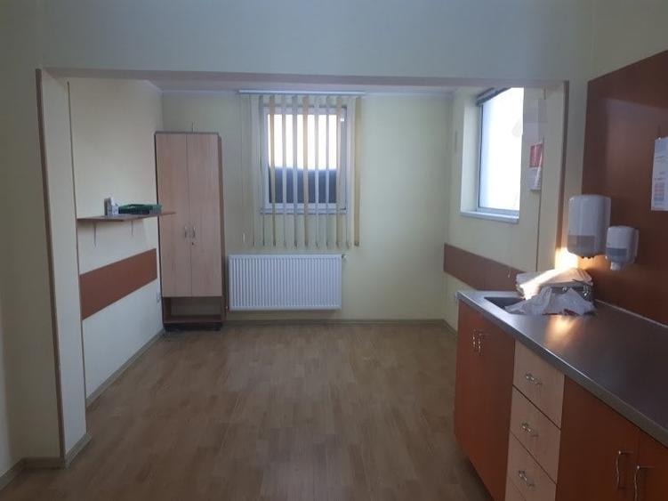 Cladire Birouri- 3 niveluri + 2 corpuri - 4