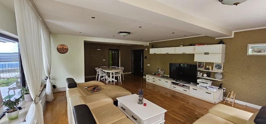 Casa individuala, 7 camere, 5 bai, 5 parcari,curte, rooftop- Europa - 12