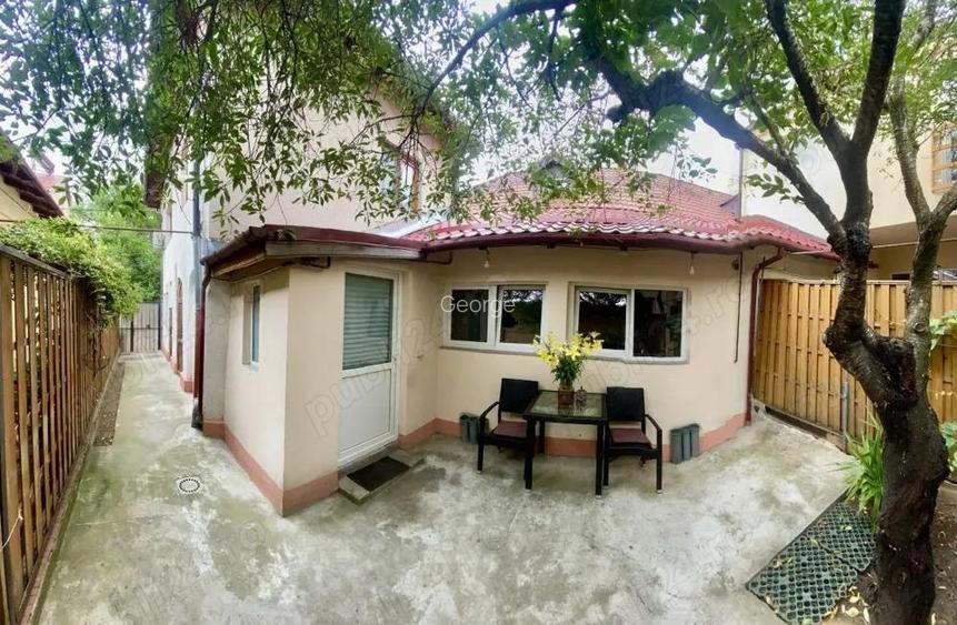 Inchiriere casa vila P+1 singur curte zona domeni