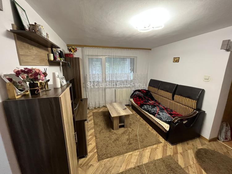 2 camere semidecomandat, 52 mp, Podu Ros, de vanzare, Cod 160176