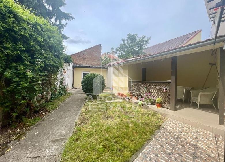 Casa cu 2 apartamente – zona Piata Catedralei - 1