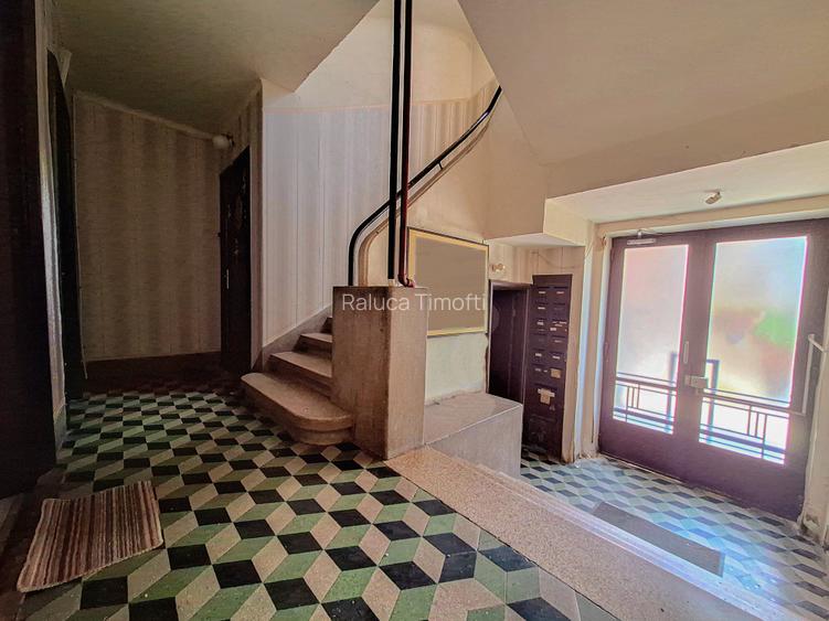Apartament central cu terasa, o proprietate cu caracter unic și echilibrat. Apartament central cu terasa, o proprietate cu caracter unic și echilibrat.