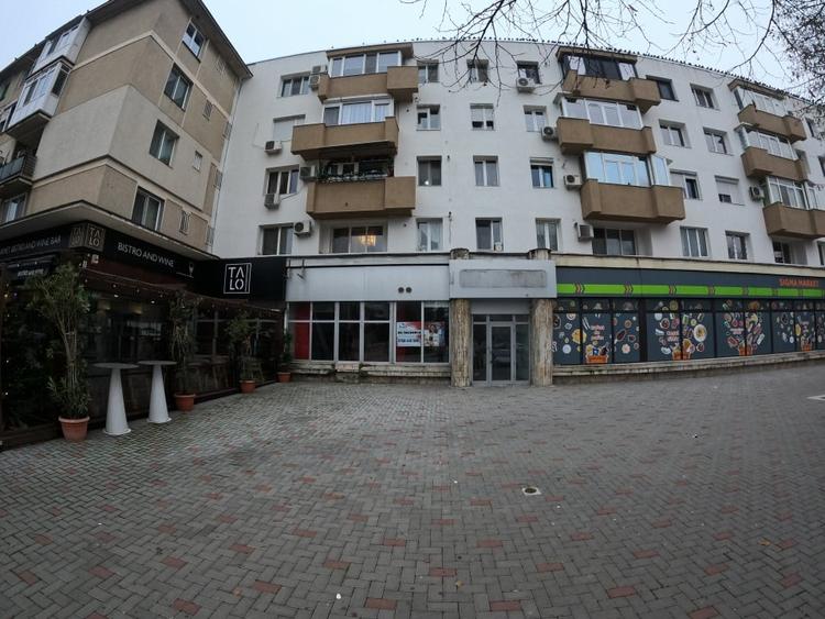 Spatiu Comercial Premium in Centru – Fatada din Sticla - 2