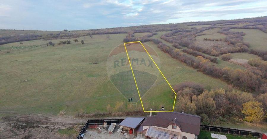 Teren 5.800 mp Purcareni curent, gaz, apa / Strada 30 de... - 2